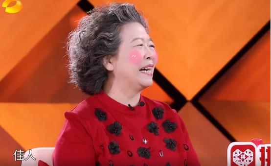 钱枫刚刚张口读信,钱妈就热泪盈眶!