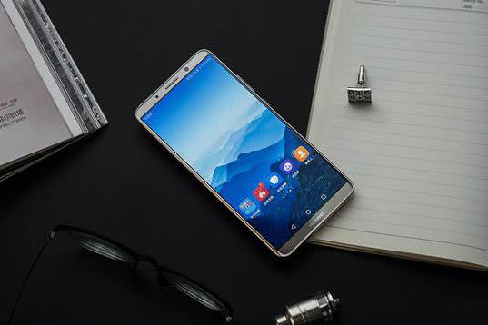 华为mate 10pro一年降出一个荣耀play价