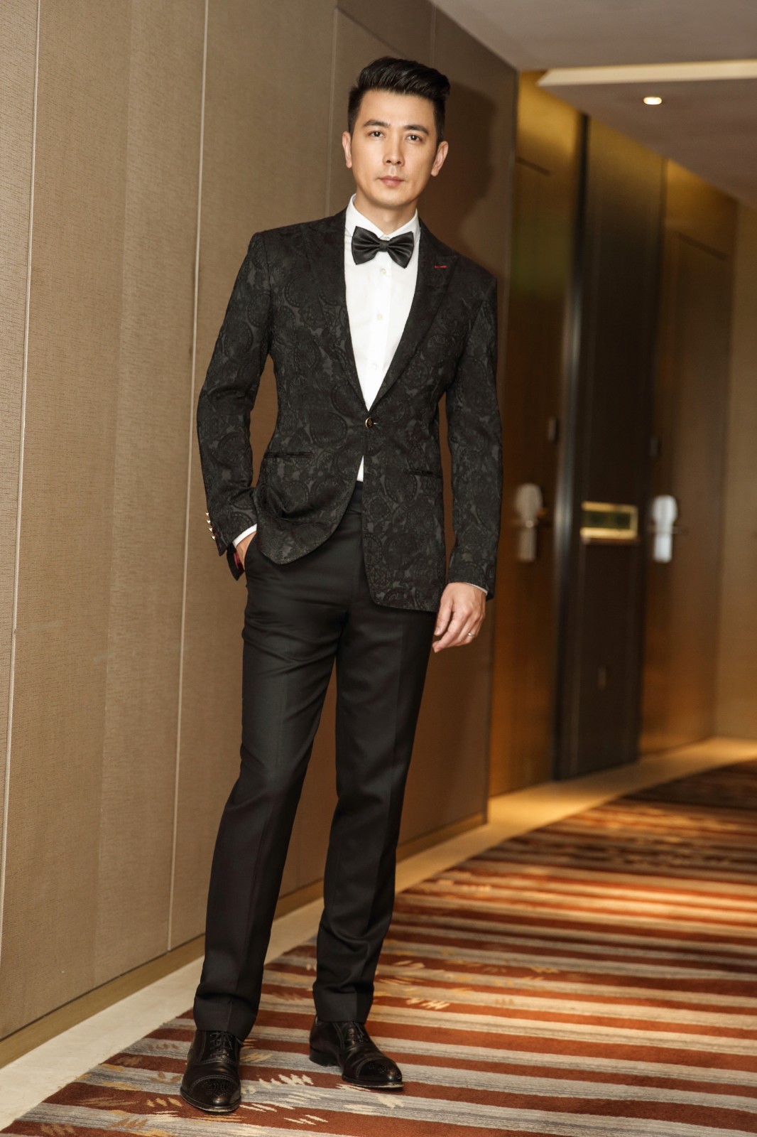 保剑锋时尚黑白大片 温润雅致彰显绅士品格