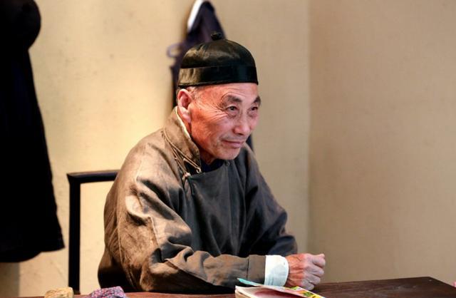 教书先生突然受到恐怖报复,竟只因打猎时带回来的一只"死"狐狸