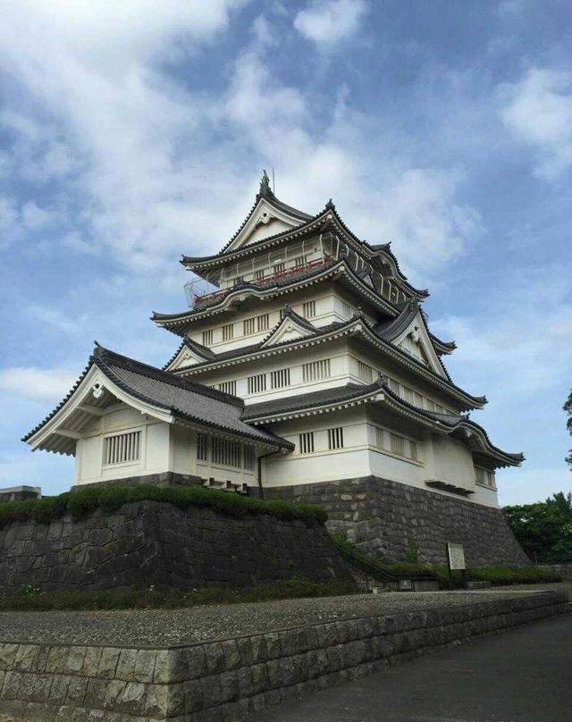 千叶城别名为亥鼻城,是桓武天皇的后裔千叶常重在大治元年(1126年)时