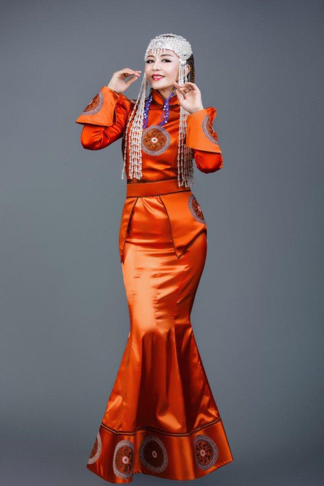 大年初三的时候,青格接到了音乐制作人达日丹的电话,邀请她在《歌手》