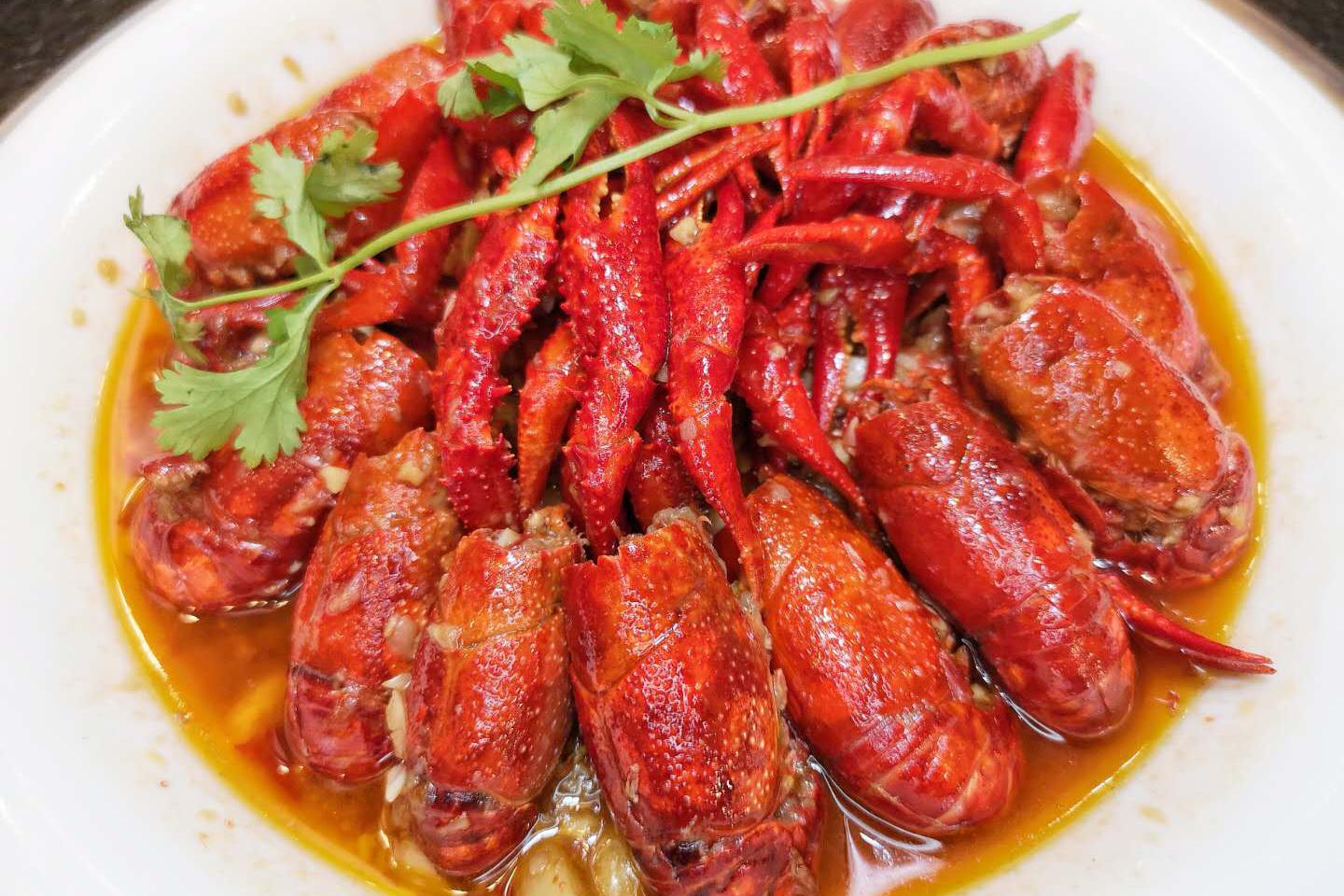 齐天虾王真美味,小龙虾里做学问,喝酒吃肉一起细品中国好龙虾