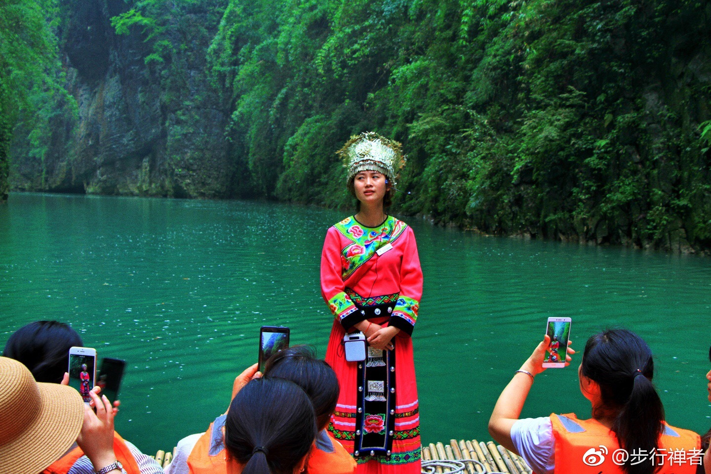 重庆彭水阿依河峡深谷高,河床狭窄,河水清幽而景色绝美_新浪看点