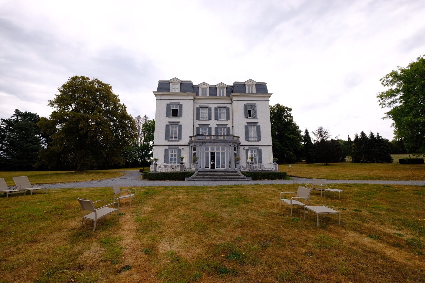 体验了一把比利时的大庄园,一百多年的老房子无比美好_新浪看点