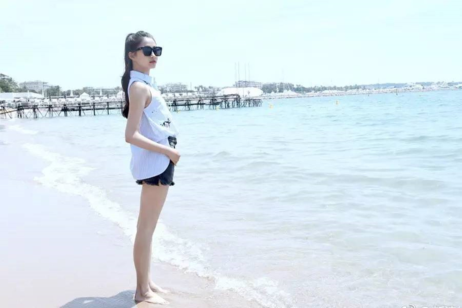 关晓彤穿"布鞋,衬衣"走红毯,网友:强迫症慎入!