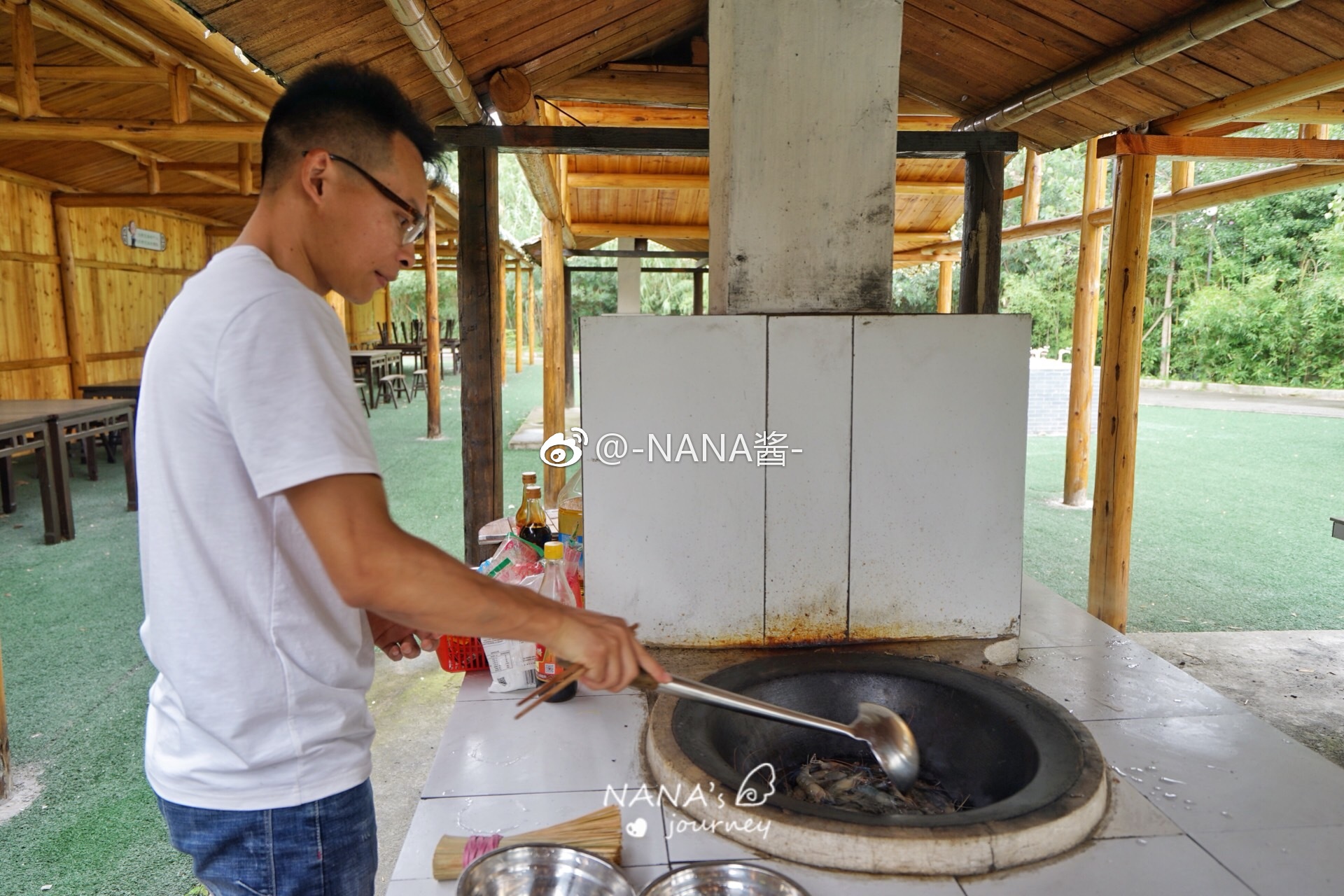 好友一起出来玩,除了野外烧烤外,可以考虑这样的土灶野炊|土灶|野炊|烧烤|好友|菜单_新浪新闻