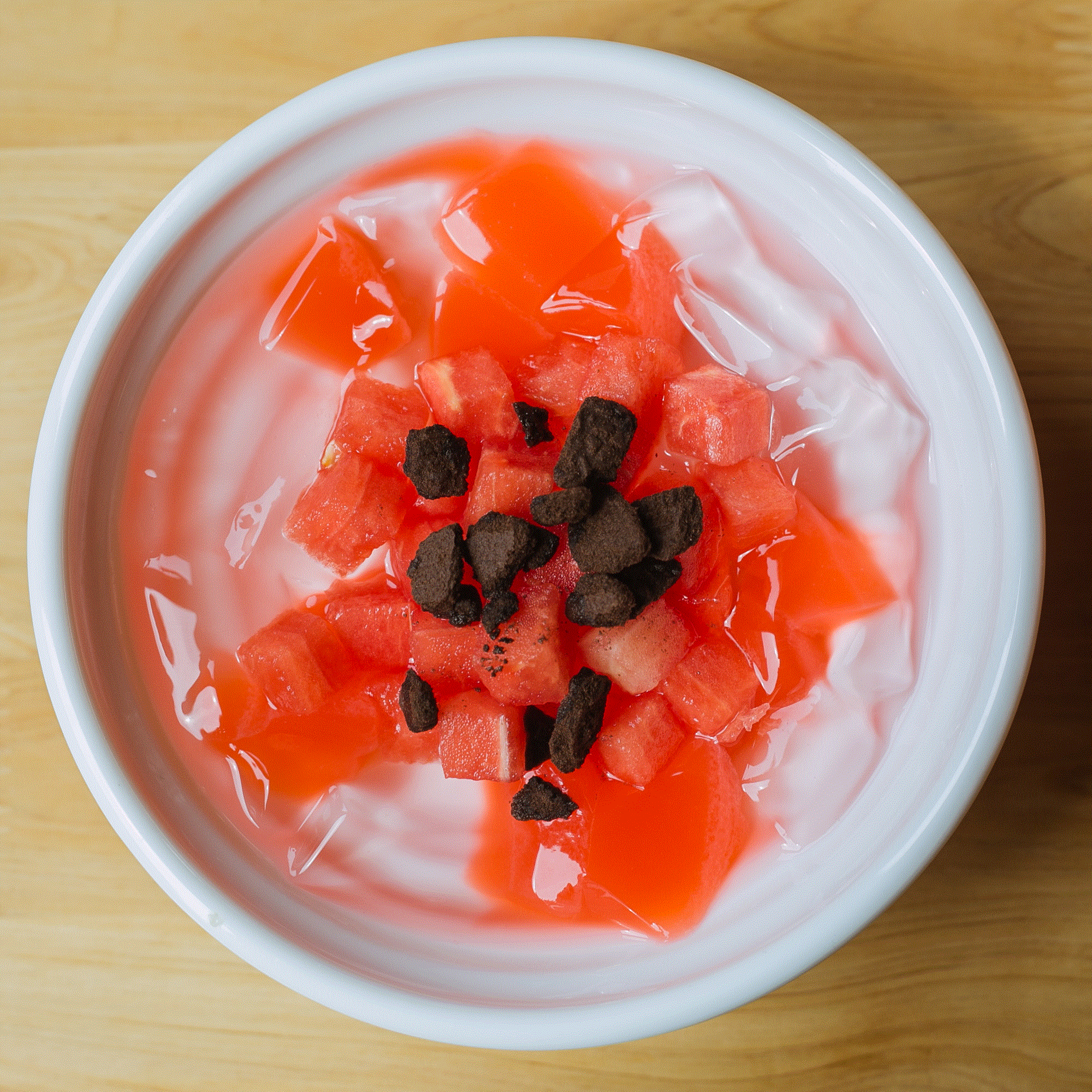 光膀子西瓜冰粉用了满当当一碗西瓜粒,甜脆生津的西瓜是解辣的一把好