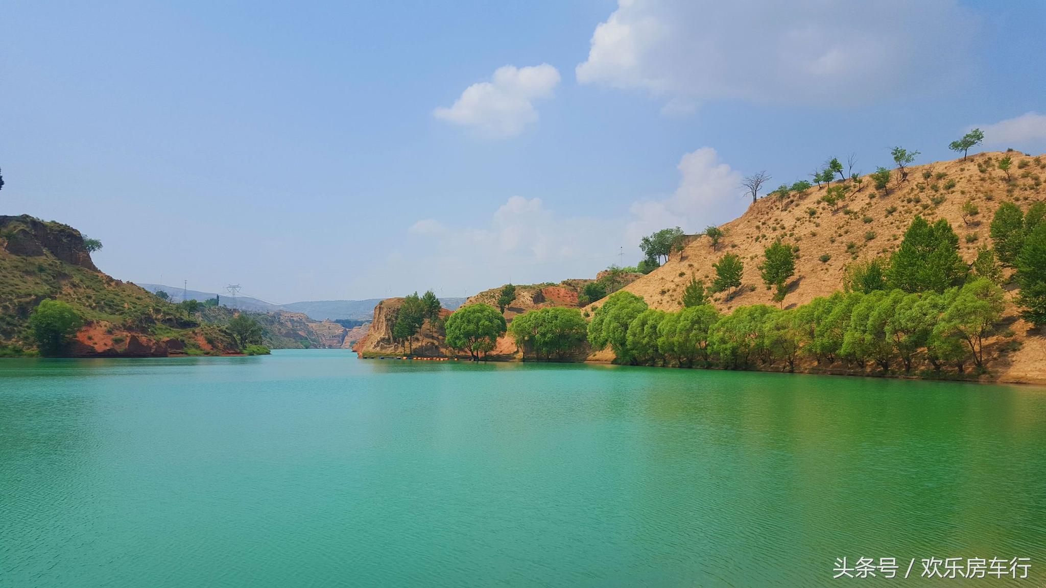 土桥水库,车停到堤坝上,感觉很棒.湖景房