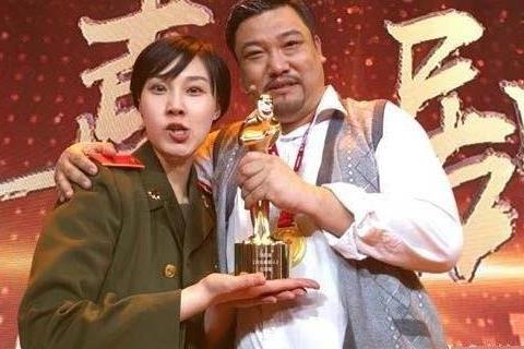 小品界开启贾冰时代，团队女成员任梓慧意外走红！|欢乐悲剧人|贾冰|欢乐悲剧人第四季|外型|任梓慧_新浪新闻