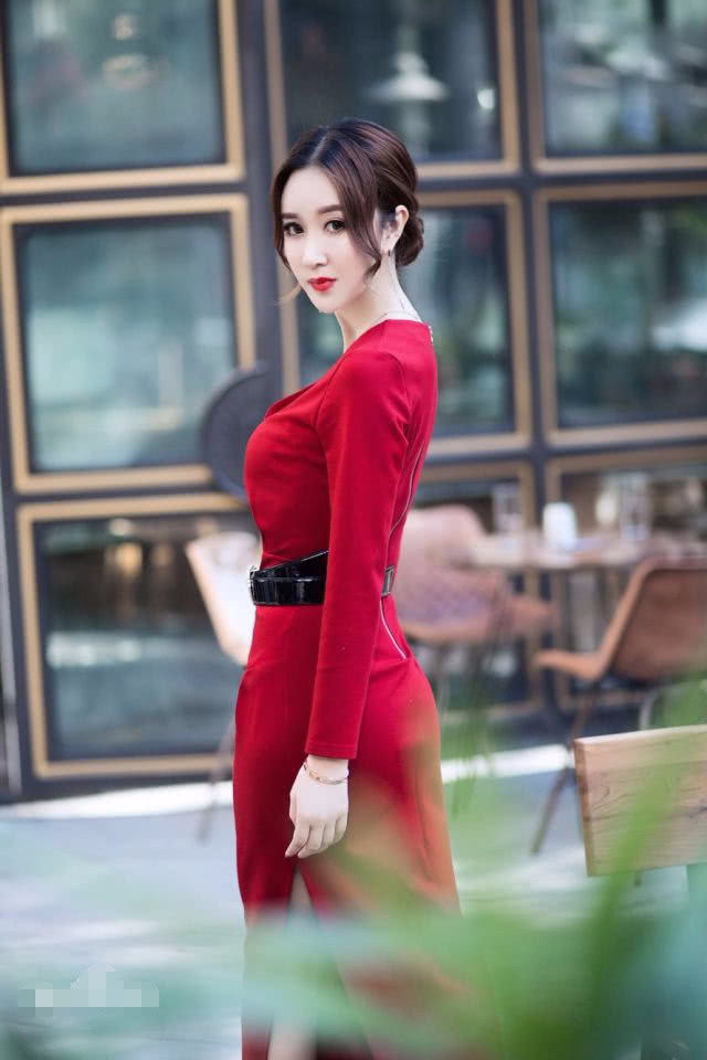 2012年5月26日,"干露露2号"吴稀儿参加《美莱·完美新娘》第二季"为美