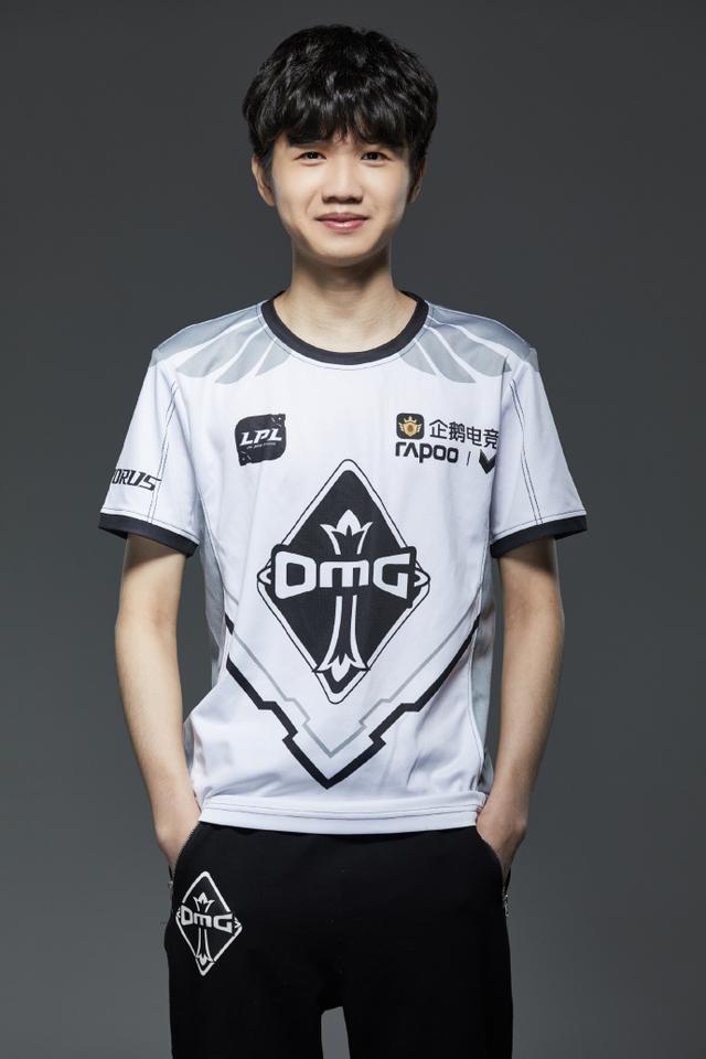 omg发布定妆照,昔日lpl颜值牌面冷少成这样啦?