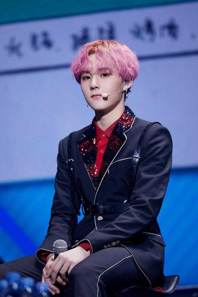 乐华七子next巡演成都站,成员解锁秘密必杀技!