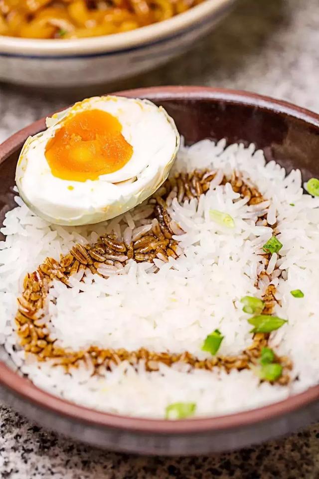 mall商城019-020号靠魔性摇一摇而走红的回忆饭盒,最喜欢先戳爆溏心蛋