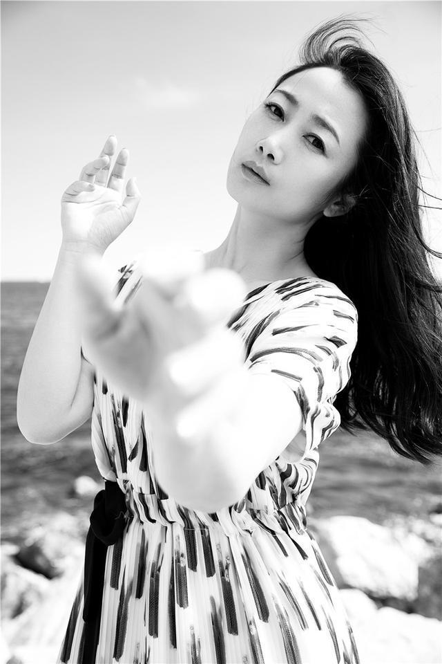 舞蹈老师出身, 与导演丈夫是戛纳常客, 老公虽矮小却恩爱至今