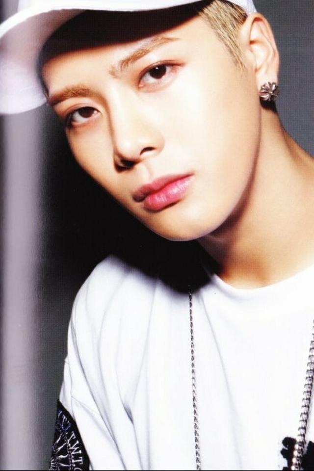 他父亲是亚洲第一,儿时与黄宗泽是邻居,进娱乐圈像在参加变形计