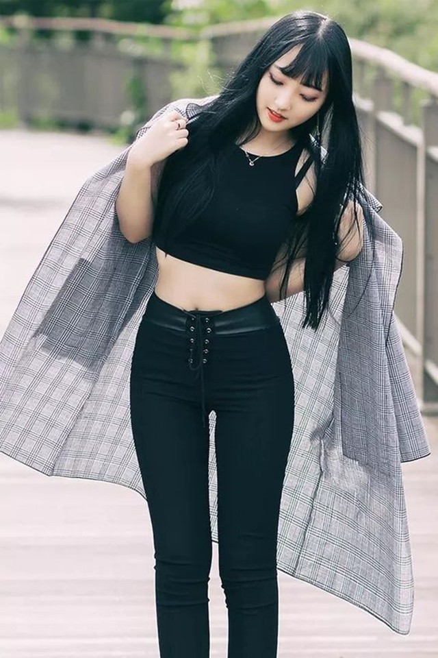 打底裤搭配紫色紧身衣,穿出美女靓丽迷人的身材!|打底裤|身材|美女_新