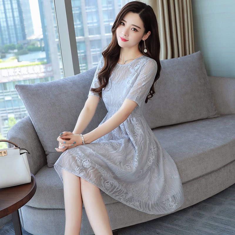 夏天穿这几款连衣裙,优雅与性感如期而至,做个美丽动人的女人