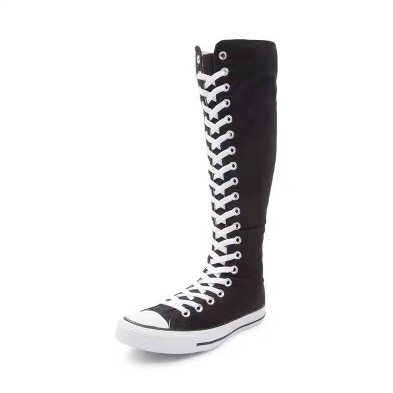 匡威的长筒系带帆布鞋…我笑到头掉