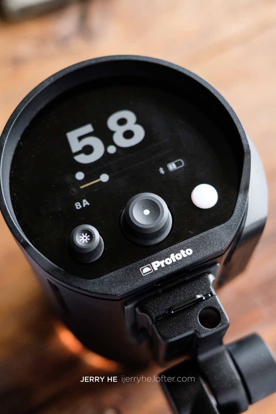 profoto保富图 b10,以小致胜,三脚架接口,手机蓝牙遥控