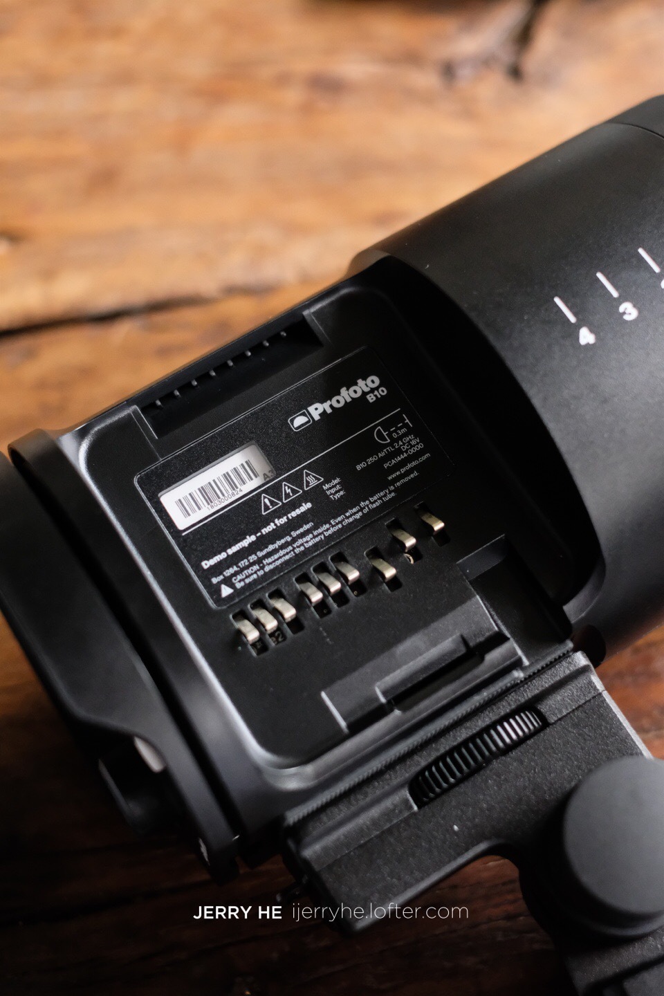 profoto保富图 b10,以小致胜,三脚架接口,手机蓝牙遥控