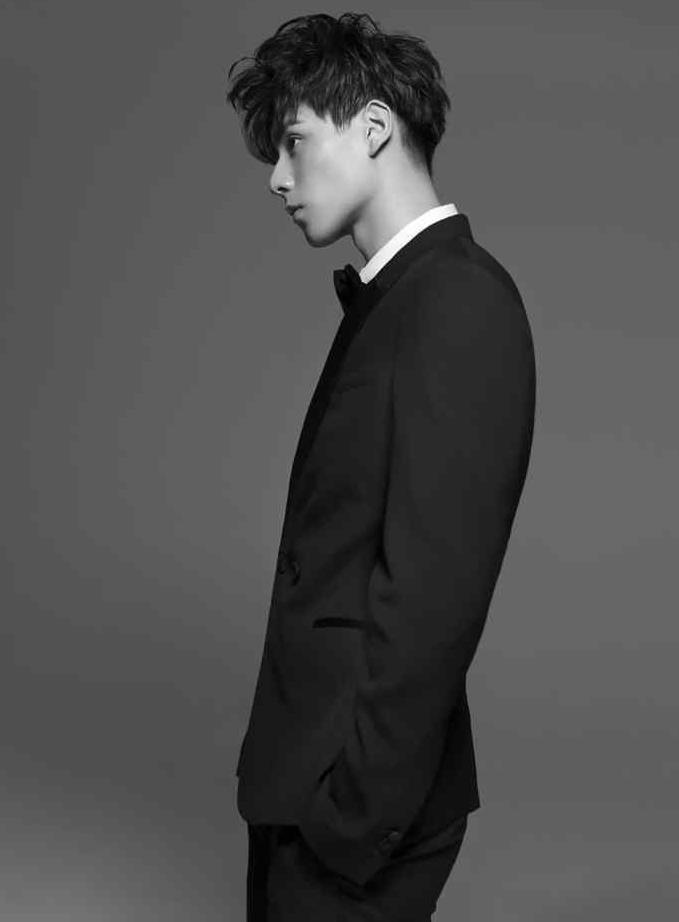 同是90后, 白敬亭,王俊凯,吴磊,邢昭林的侧面照, 都不如他帅