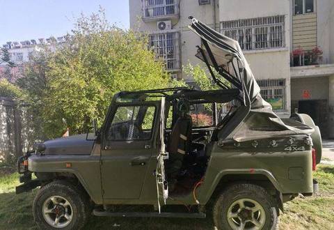 北汽212终于爆发了,首台自动敞篷车诞生,车主可要享福了