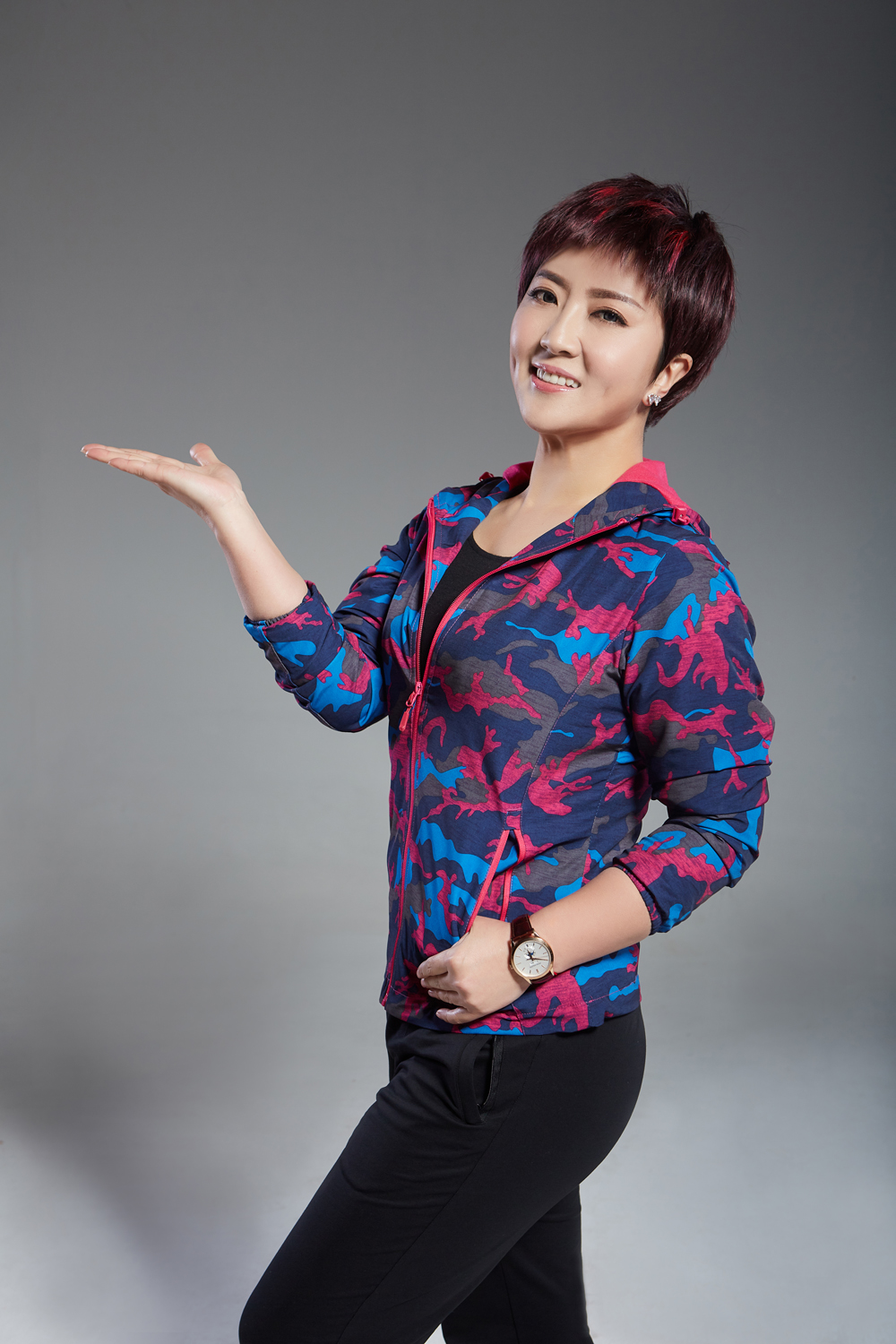 歌唱家,到备受商家品牌青睐的"代言宠儿",格格在11年间不仅用自己的