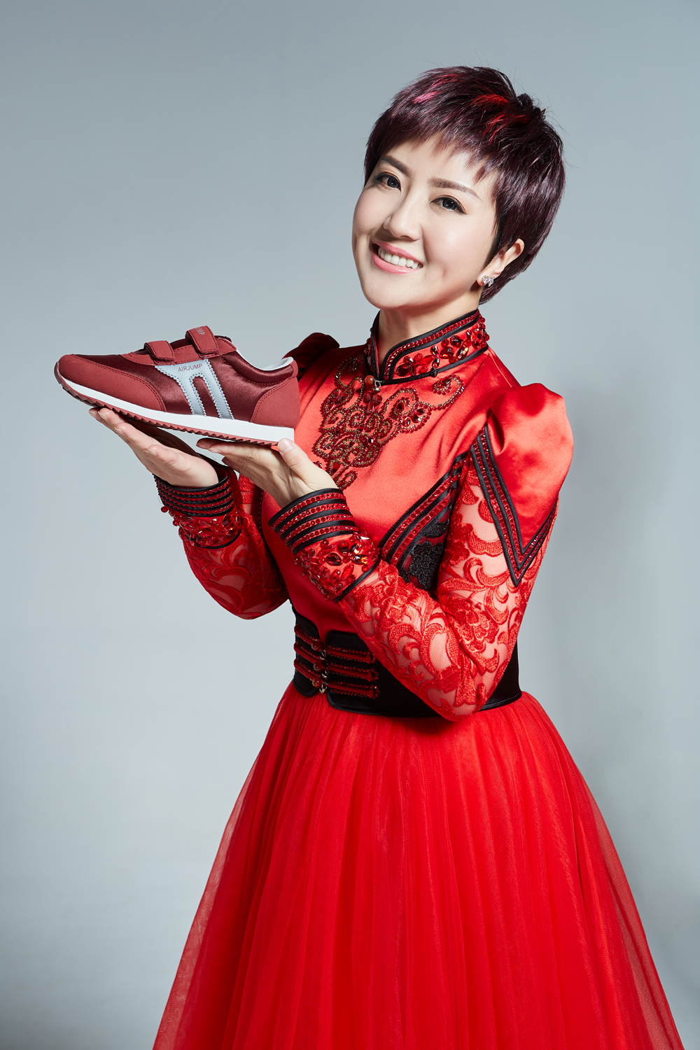 格格代言爱健步格格代言爱健步近日,继倾情代言家乡羊绒衫品牌昭乌达