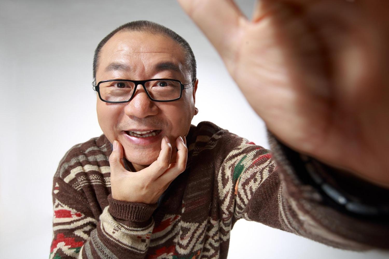 他曾是赵本山小品中的"御用配角", 45岁时成功夺取影帝