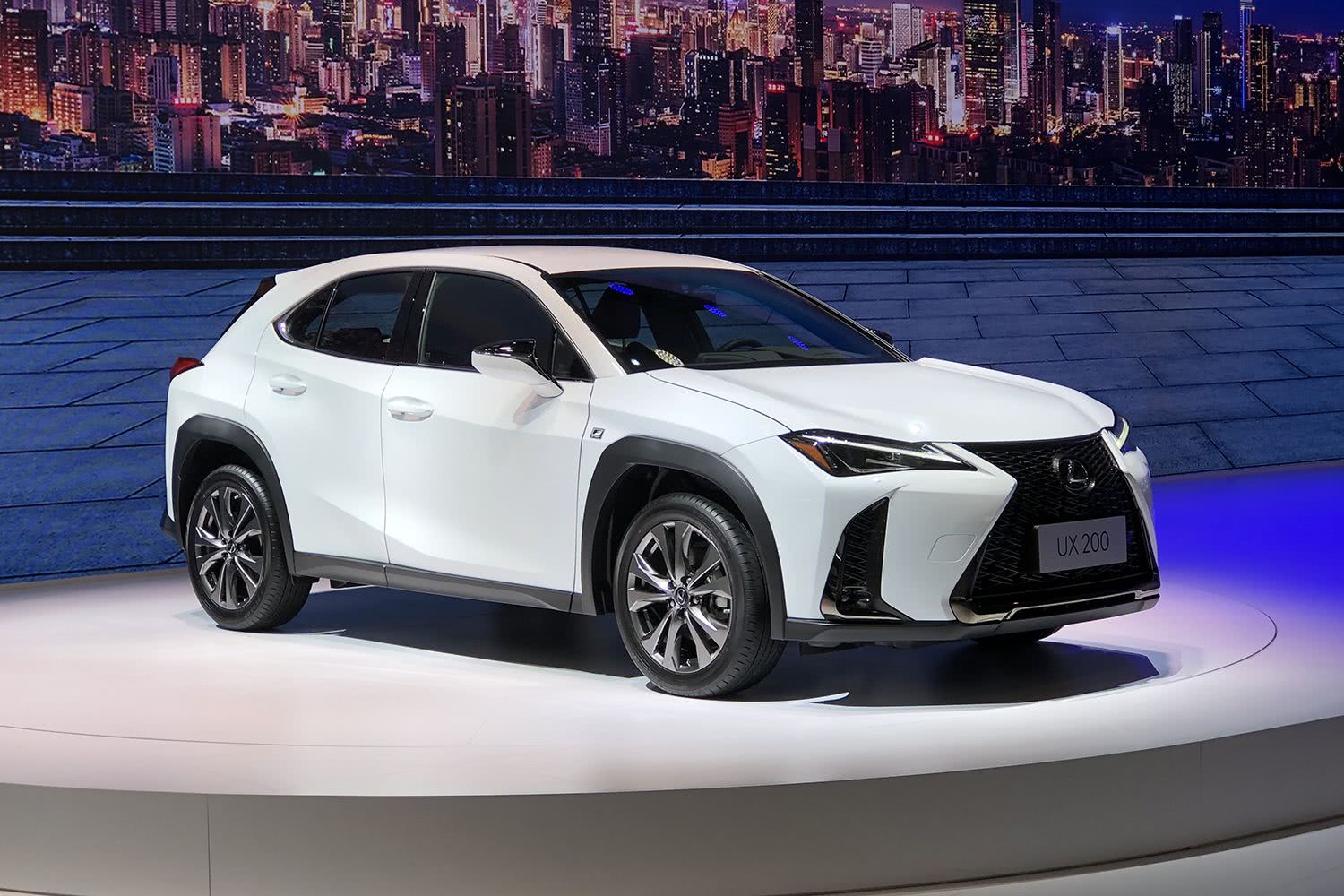 82万,混动,雷克萨斯最便宜的suv上市390万日元是目前雷克萨斯ux在日本