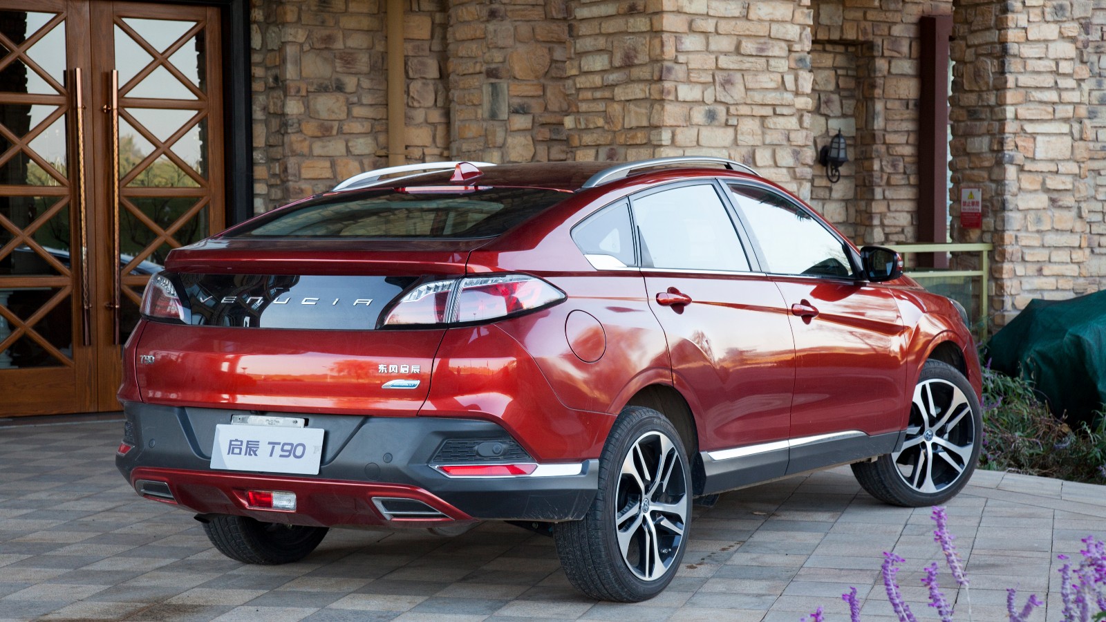 个性与实用兼顾 试驾东风启辰 t90