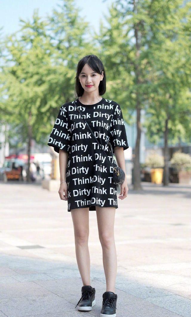 杭州美女性感而又漂亮的街拍美女娇小的身材让人很激动啊