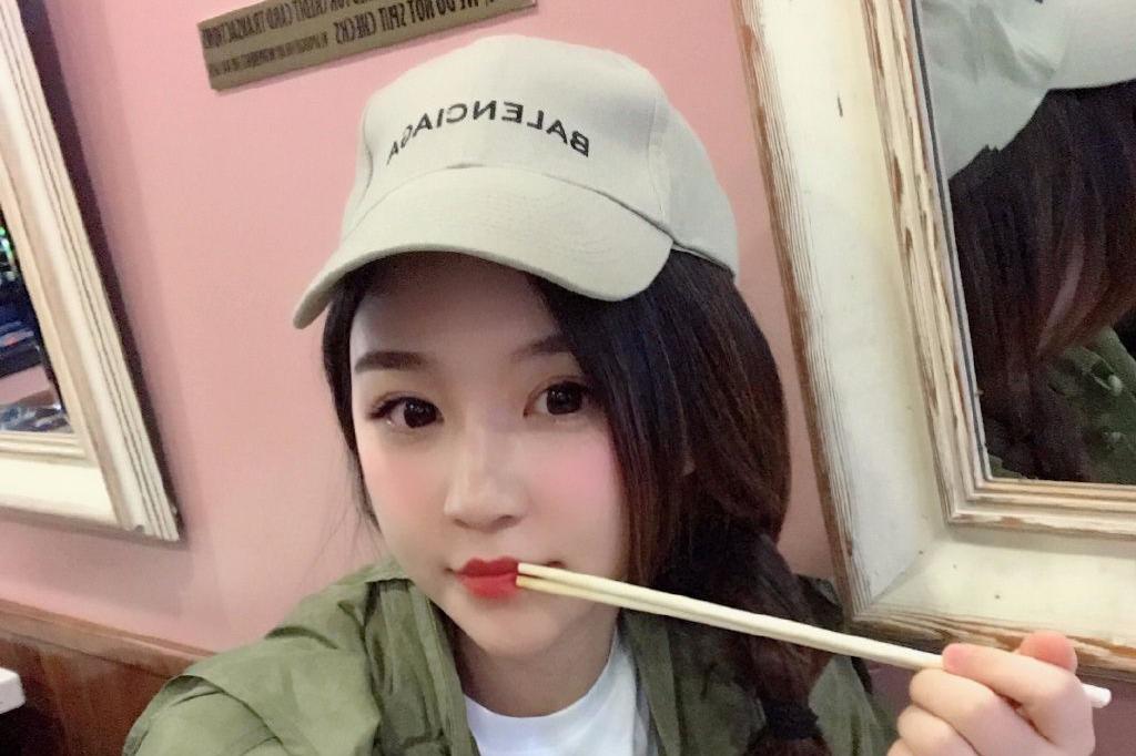王思聪前女友中事业最成功是雪梨,月子里拼命工作,满月吃火锅!
