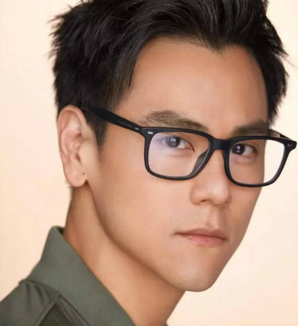 赶紧丢掉你的黑框眼镜,看看彭于晏戴的眼镜多好看