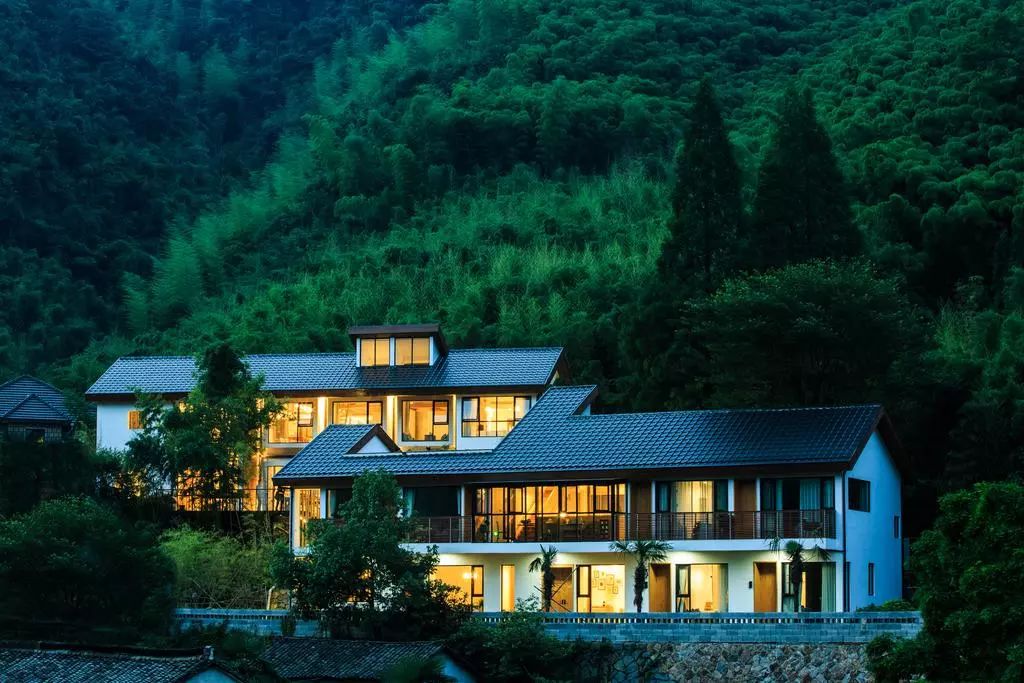 蕨宿设计精品民宿价格:1380元/晚起地址:德清县莫干山镇大造坞村木竹