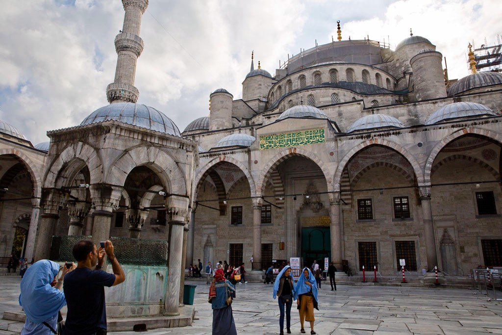 始建于1609年,拥有全世界唯一有六座"宣礼塔"的土耳其苏丹艾哈迈德