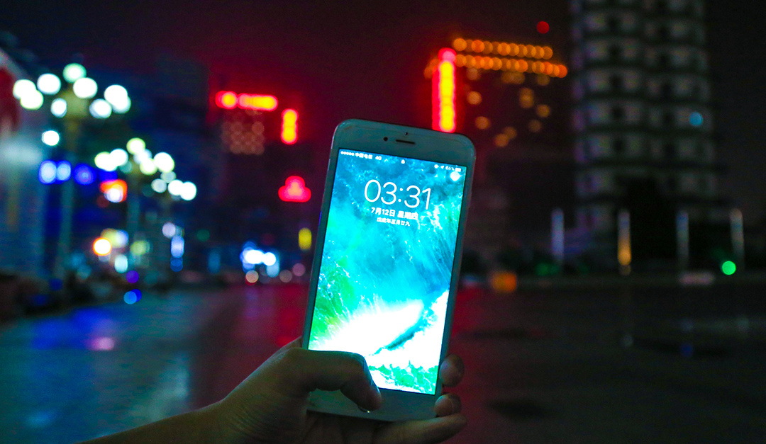 郑州凌晨3点半街头实拍,一半是心酸,一半是温暖