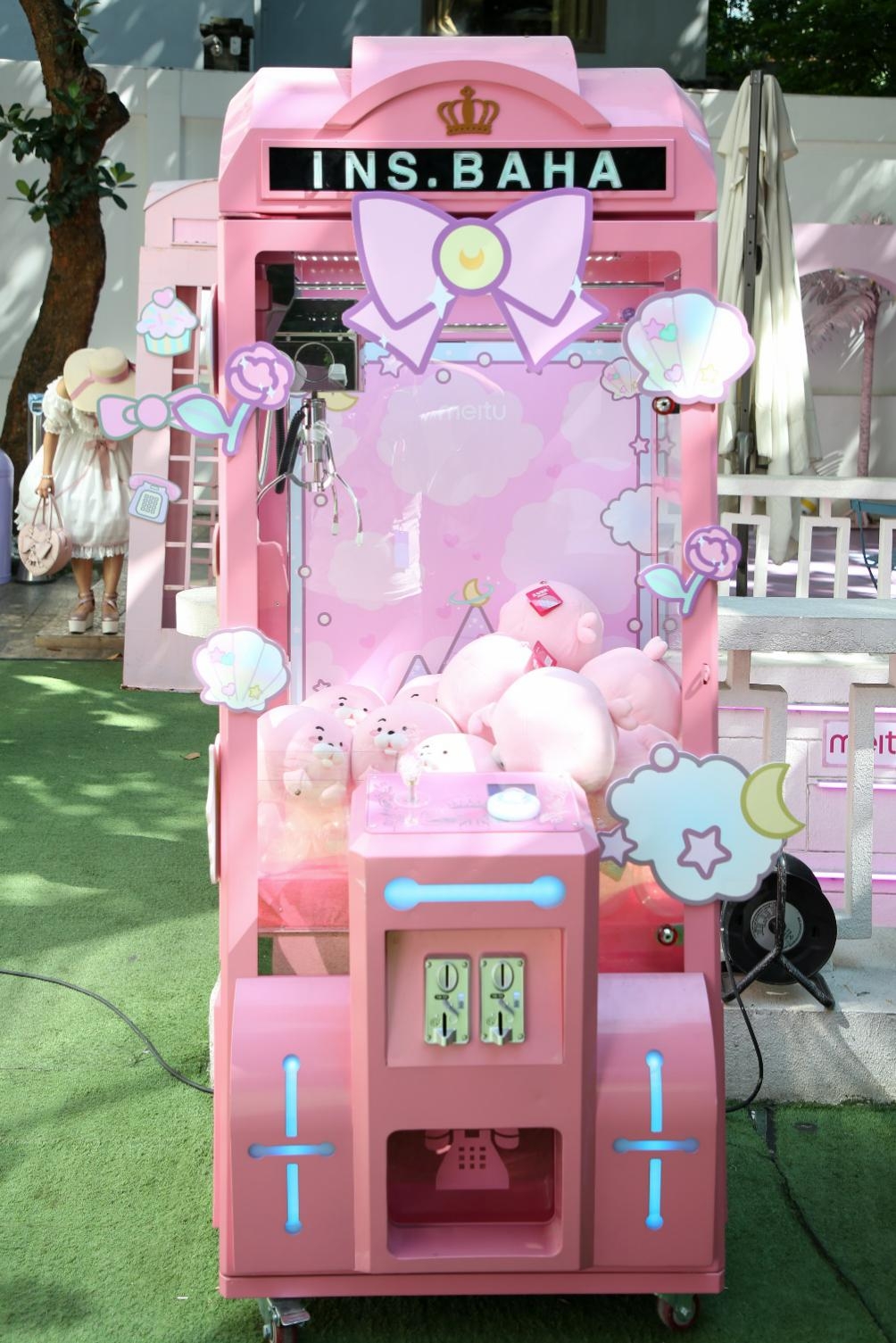 精心布置的秋千架自拍区,可爱的比心海豹抓娃娃