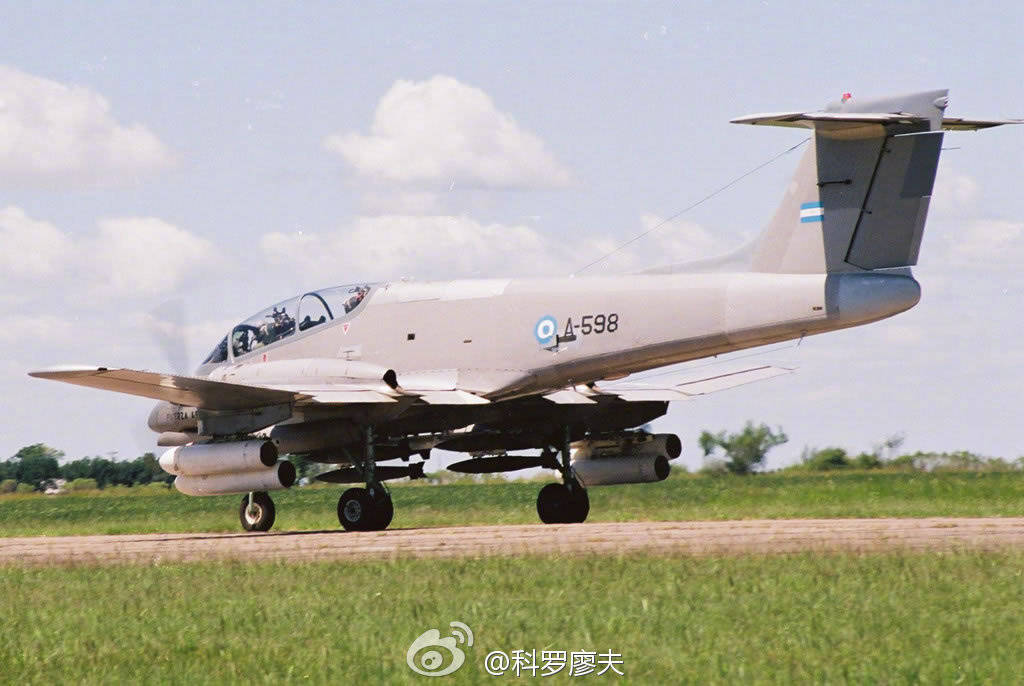 外挂能力超过中国强5的螺旋桨攻击机