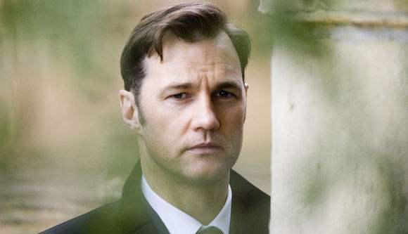 简评丧尸剧行尸走肉中男主角的外貌