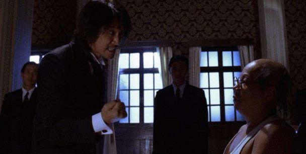 由星爷溜门撬锁放出来成为斧头帮的杀人利器,,再到篡位称为斧头帮大哥