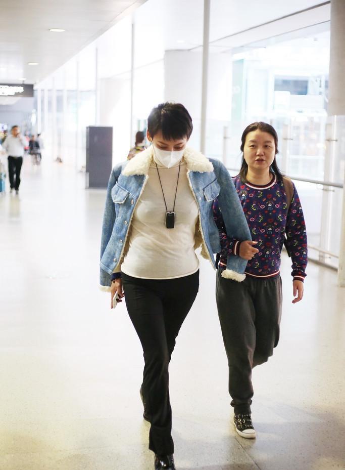 宁静胆真大! 这种衣服都敢穿出门? 网友: 还能不能好好穿衣了?