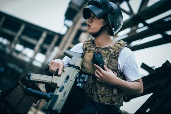 和帅哥一样颜值爆表的神器-吃鸡教练j95