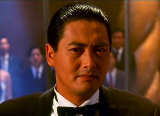 都还看"上海滩"呢,小编昨天去吃饭,一个餐馆里还放着周润发的"赌神"