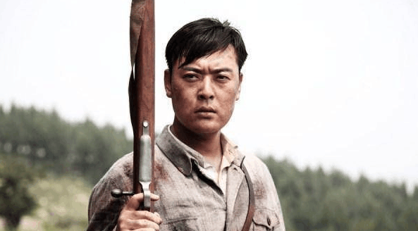 因《亮剑》成名, 走红后患抑郁自杀, 妻子不离不弃, 现成硬汉代表