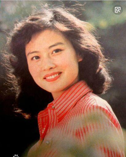 娶了三任妻子,看来杜老师也是个风流才子啊,第一任妻子是舞蹈演员杨丽