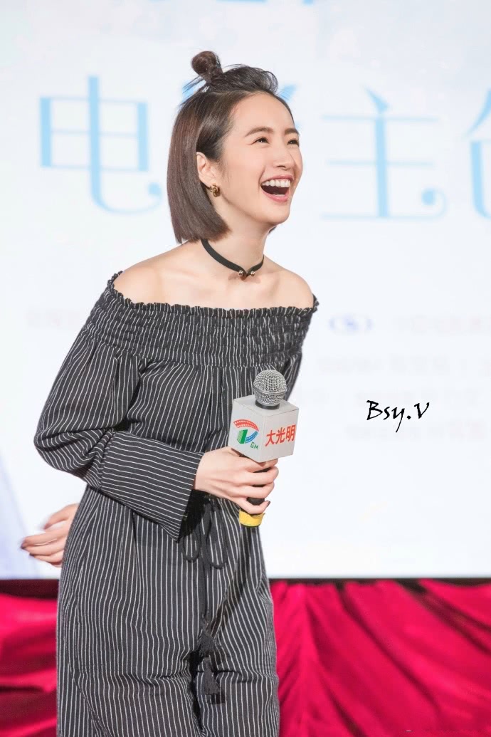 这就是林依晨!笑起来张大嘴巴,还被夸像个16岁少女!