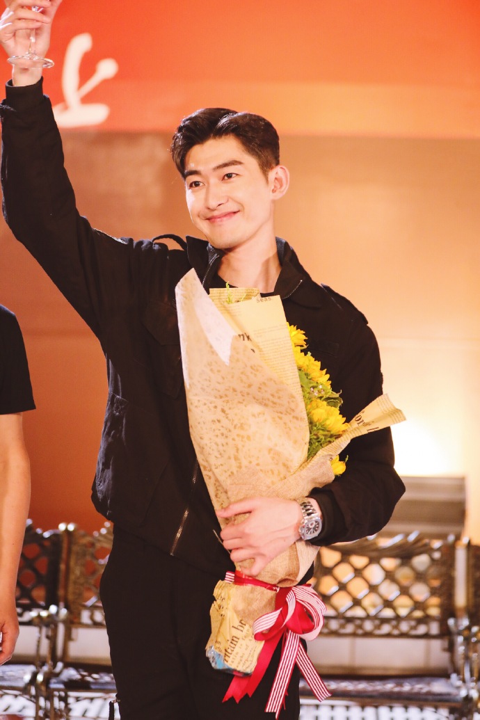 张翰罕见晒自拍嘟嘴照,一直自带霸道总裁的气场太难得