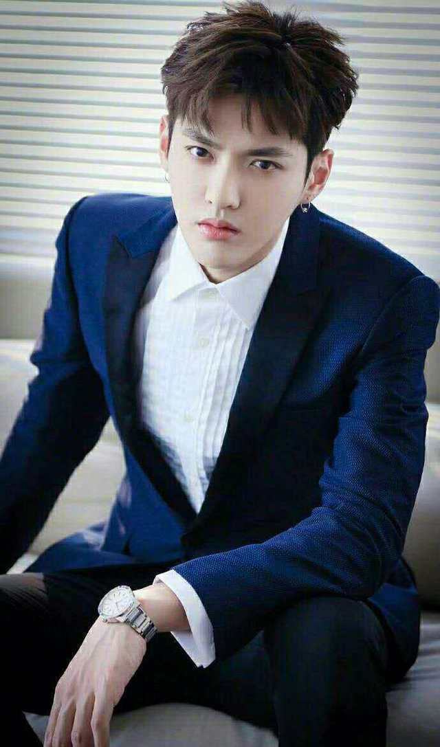 十大男星的女装照,鹿晗像女生,易烊千玺最可爱,邓超最辣眼睛